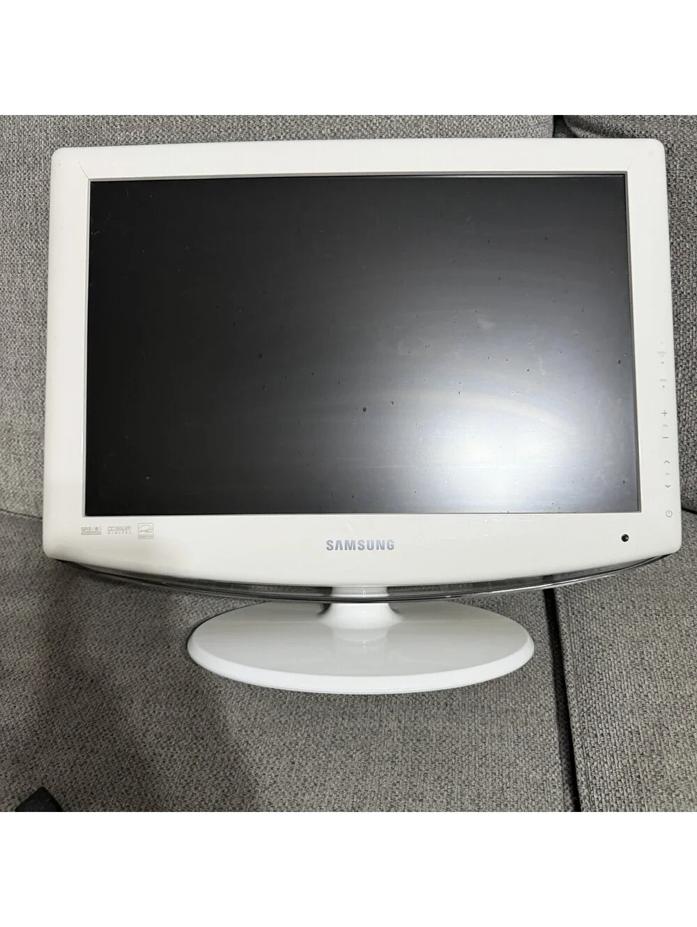 Samsung monitor powers